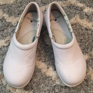 Nurse Mates Pillowtop White Nursing Shoes